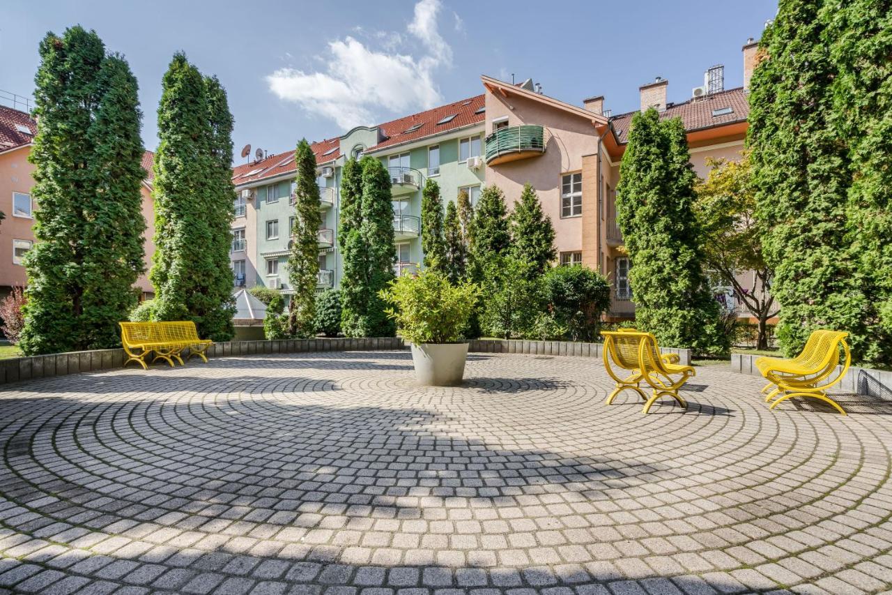 Beautiful Three Bedrooms Apartment With Free Parking Close To The Danube Coast 布达佩斯 外观 照片