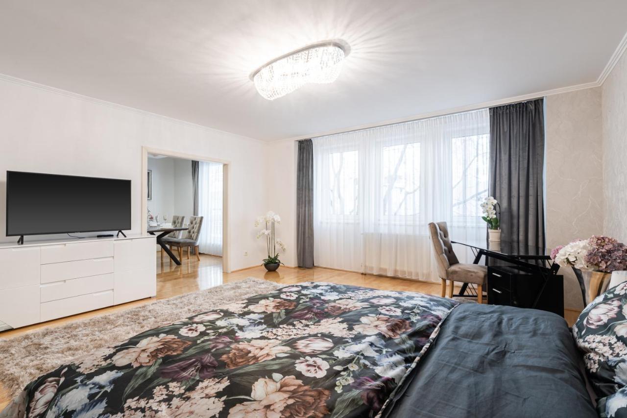 Beautiful Three Bedrooms Apartment With Free Parking Close To The Danube Coast 布达佩斯 外观 照片