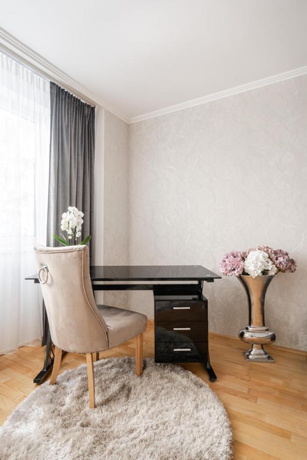 Beautiful Three Bedrooms Apartment With Free Parking Close To The Danube Coast 布达佩斯 外观 照片